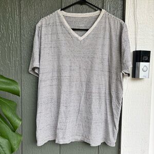Gap Men’s Striped V-Neck T-Shirt Size M 100% Cotton